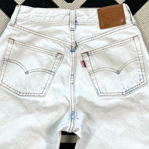 Levi’s 501 ‘81 High Rise Tapered Mom Jean in Erikka's Pic Light Wash Size 25 - Picture 12 of 16